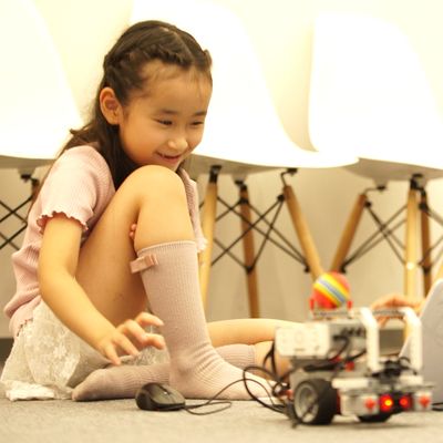 友だちとロボットを通じてコミュニケーション能力も育みます（撮影：2020年7月）