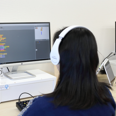 Scratchを学んでいる様子です。