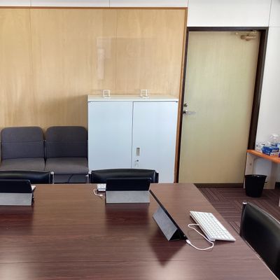教室内観です。iPadを使って並んで授業を行います。