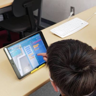 ミッションモードでは、プログラミンの基礎知識を段階的に学べます。