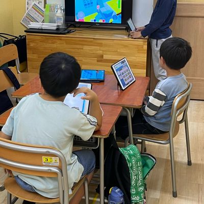 クリエイト作品をプレゼンして、表現力・コミュニケーション能力も高めます。