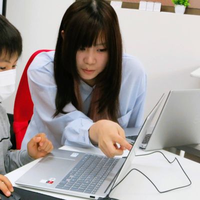 手厚い個別指導。失敗も肯定して、修正力や考える力を育みます。