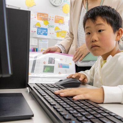 お子さま集中力があがったという声も多数頂いています。集中できる環境とテキスト内容とご用意しています。