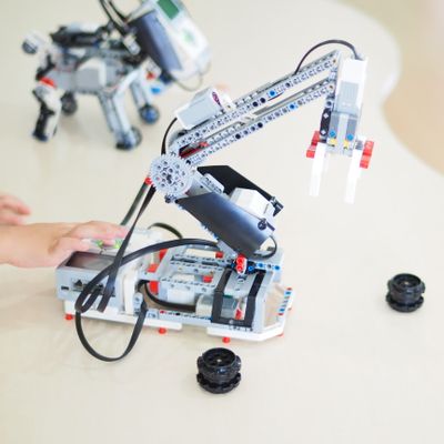 世界標準のロボットプログラミング教材：レゴ® マインドストーム® EV3