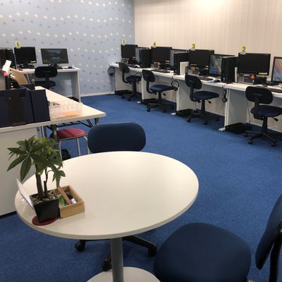 授業スペースは姉妹校のパソコン教室も運営しています
