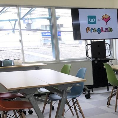 【プログラボ赤塚】東京メトロ有楽町・副都心線 地下鉄赤塚駅1番出入口から歩いて徒歩1分です。 東武東上線下赤塚駅南口からも近く便利に、安全に通っていただけます。