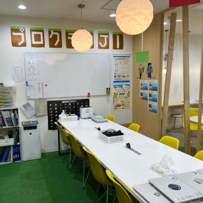 ④教室全体を後ろから撮影