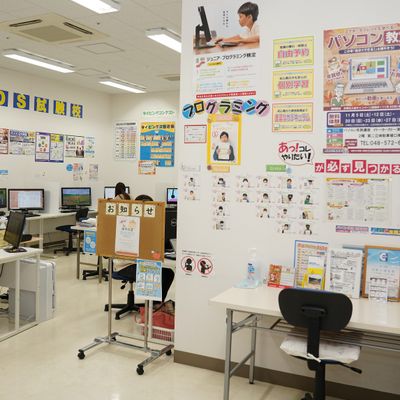 姉妹教室「パソコン市民講座」では、タイピングやパソコンスキルも習得できます。