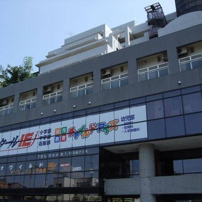 生田駅から徒歩3分。車を停めるスペースもあります。
