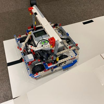 作成ロボット。このロボットはロボカップジャパンに出場したときにつくりました