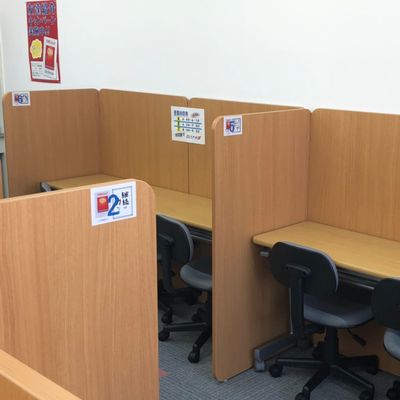 個別ブースに分かれており、集中しやすい環境づくりに努めております。