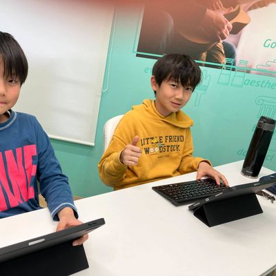 生徒同士の学び合いの機会を大切にしています。様々な学年の生徒がお互い教え合う環境も整っています。