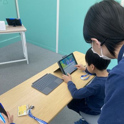 生徒様一人一人のペースに合わせプログラミングを学んでいただいております。