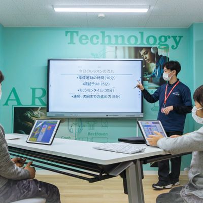 毎月最終週には自分で作成した作品をお友達にプレゼンする発表会も