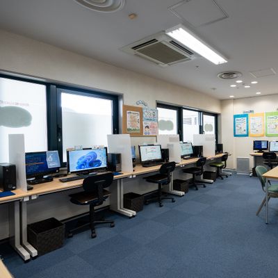映像＆講師のサポートでマイペースに学べます。
