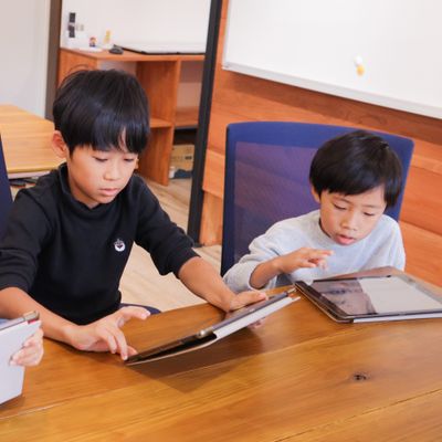 個別学習で生徒の個性に合わせて授業を進めます