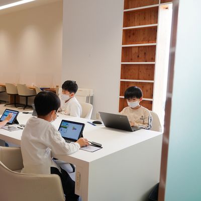 明るくて学習しやすい教室です