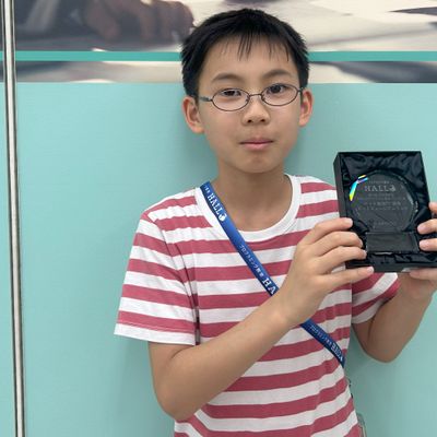 第一回　文教堂HALLOクリエイトコンクール入賞生 学んだプログラミングを元にオリジナルの作品を発表して皆を楽しませてくれました。