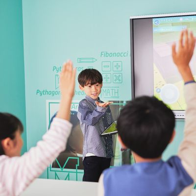 自身の作品を発表することで、達成感と成長を実感することができます。