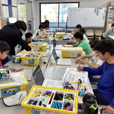 授業を行う先生はお子さまに寄り添ったアドバイスができるよう、日々研鑽を続けています。