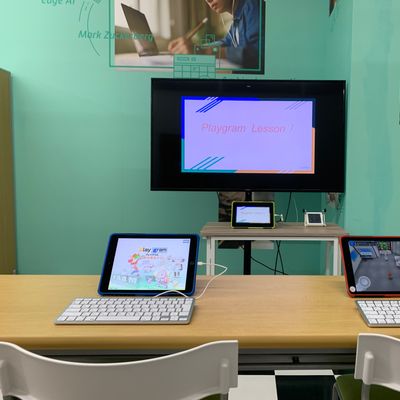 ipadを使用してプログラミングを学んで頂きます。
