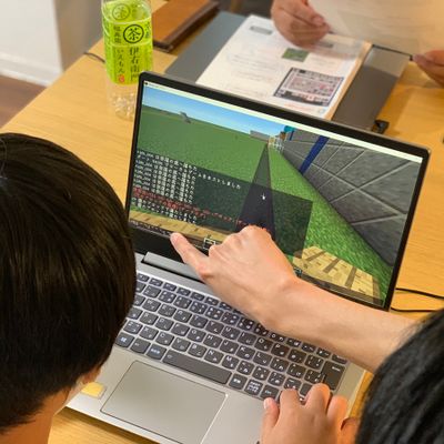 授業風景（マイクラコース：ゲームを使って本格的に学ぼう！）