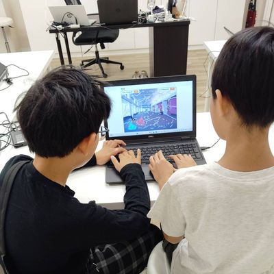 作ったゲームを生徒同士で楽しんでます！