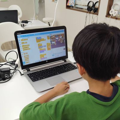 ジャンピングゲームを制作中！