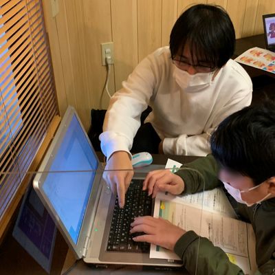 分からないところも丁寧に教えます。