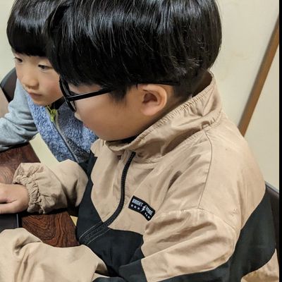 PCを並べて楽しく学んでいます