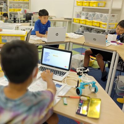 オープンスペースで広い空間でのびのびと、ロボットを通じて、プログラミングを楽しみながら学んでみませんんか？