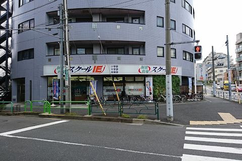 オザキフラワーパーク、サミットななめ向かいです。