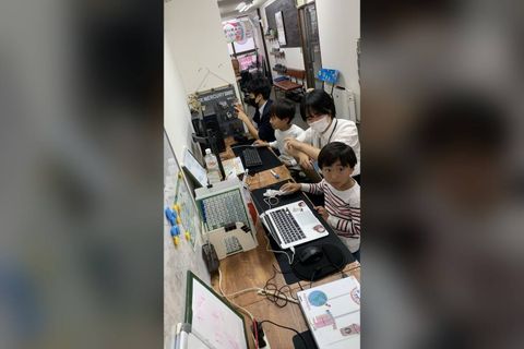 先生がすぐ隣でサポート