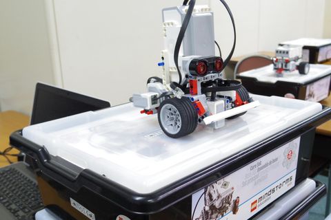 メイン教材「教育版レゴ®マインドストーム®EV3」