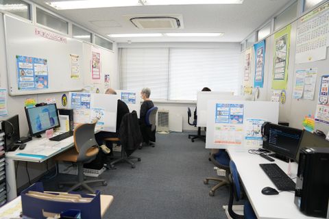 映像＆講師のサポートで楽しく学びましょう！