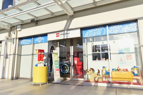 ポップなカラーの外観