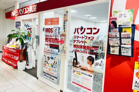 赤い外観が目印です！