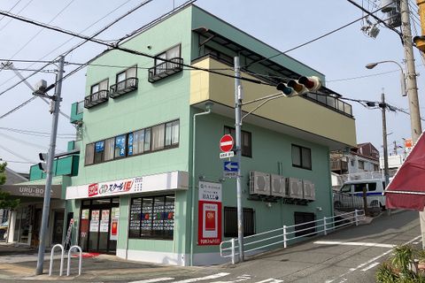 神戸市バス「長田8丁目」から徒歩1分の距離なので非常に便利です！駐輪場完備、駐車場はコインパーキングが教室裏手にあります。