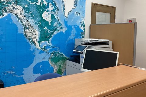 ここから楽しいレッスンへGO！検温や手指消毒など衛生管理にも気を配っています。