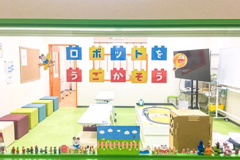 入口にはたくさんのミニフィグも！