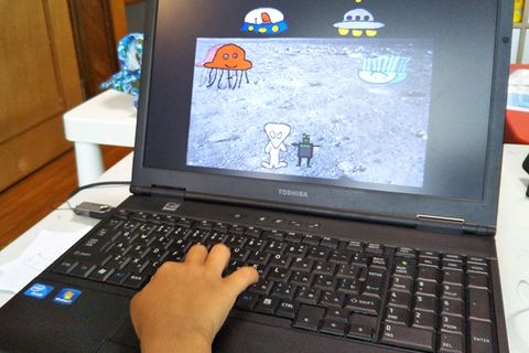 UFOや火星人を描き、シューティングゲームを作りました