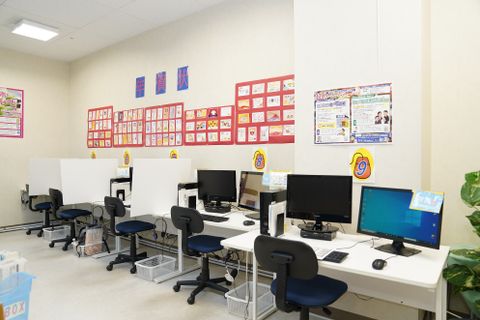 姉妹教室「パソコン市民講座」では、タイピングやパソコンスキルも習得できます。