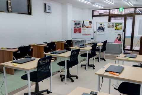 明るく、落ち着いた雰囲気の空間です。