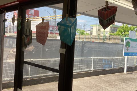 窓には人気ブロックが