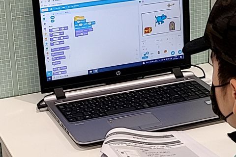 スクラッチを使って、プログラミングに挑戦中！