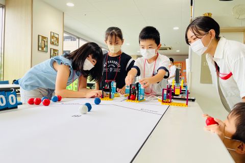 学年・男女問わず、お子様同志で協力し、学習を進めます。