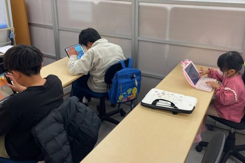3名から4名程度の少人数制での授業になるので質問もしやすい雰囲気です。