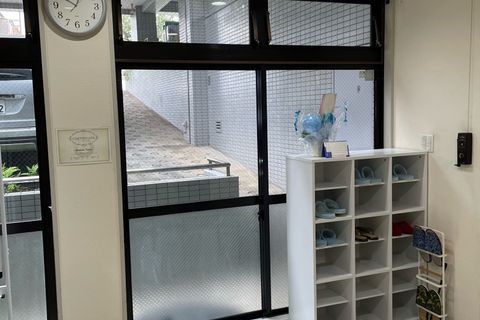 教室内観(入口と下駄箱）