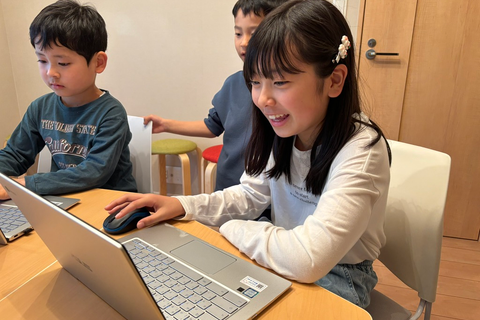 LeLu Kids授業風景、先生１人に５人までの少人数制個別指導です！