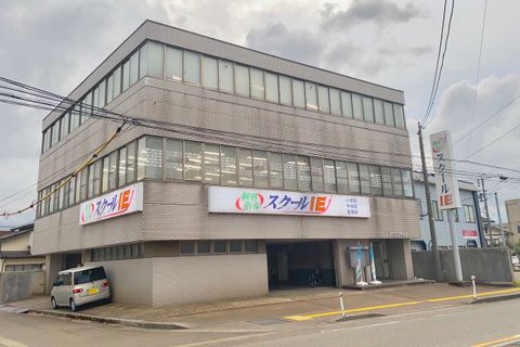 １F▶駐輪場・駐車場　２F▶教室